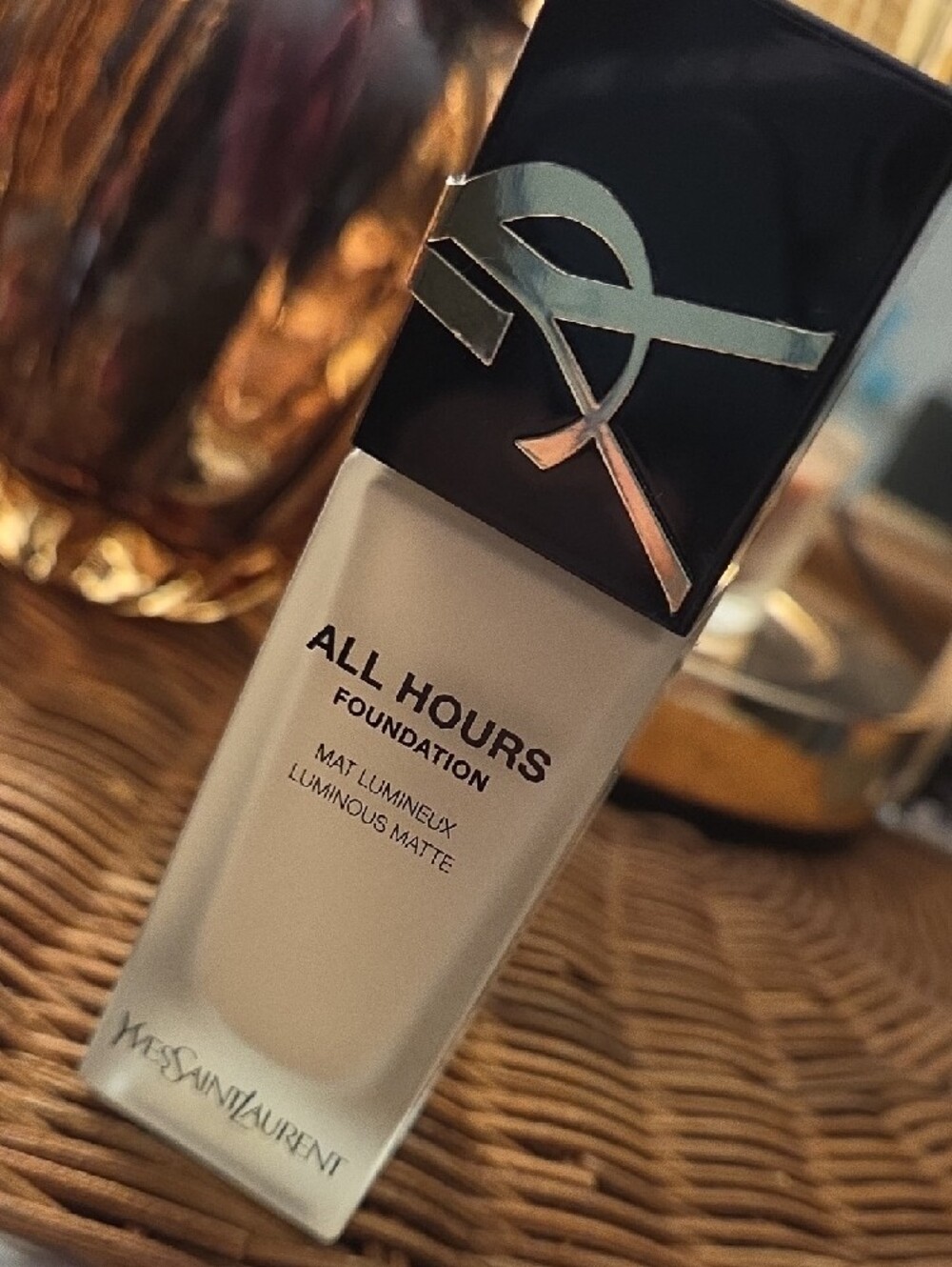 Yves Saint Laurent All Hours Foundation - Light Beige - Picture 5 of 5